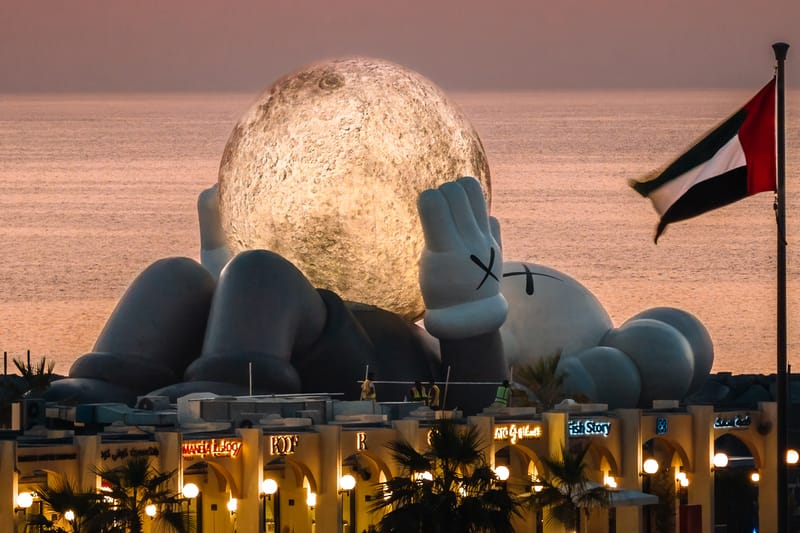 KAWS:HOLIDAY landet in Abu Dhabi