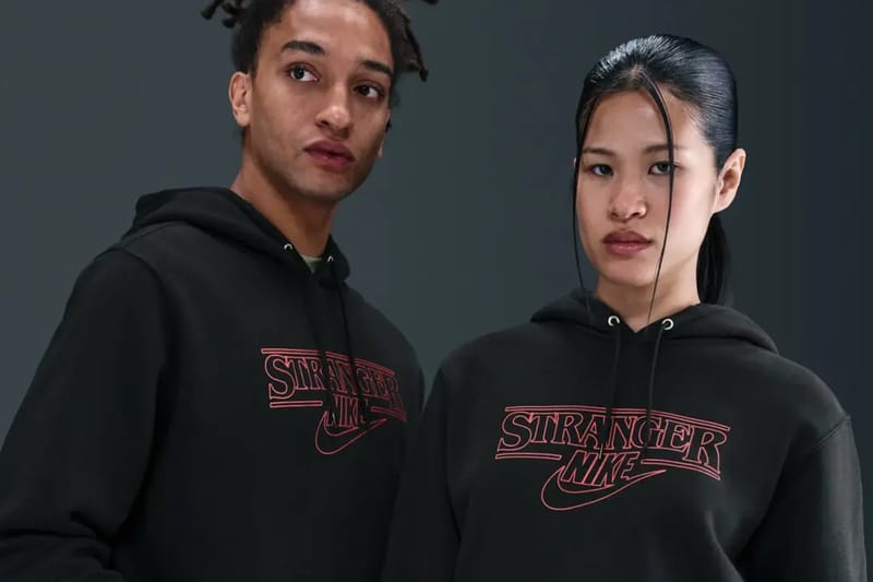 Nike taucht ins Upside Down ein: Neue „Stranger Things“-Apparel-Collab gelauncht