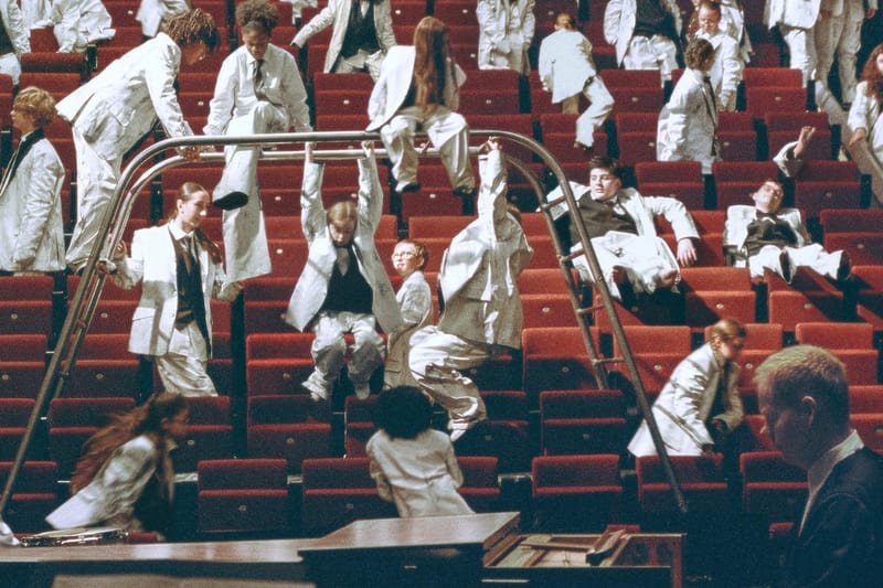 Maison Margiela holt Max Richter und ein Kinderorchester für die SS26-Kampagne ins Boot