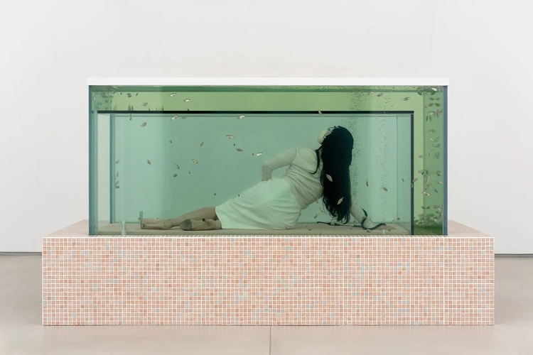 Künstlerin Ariana Papademetropoulos baut ein 4,20 Meter langes Aquarium in Paris auf