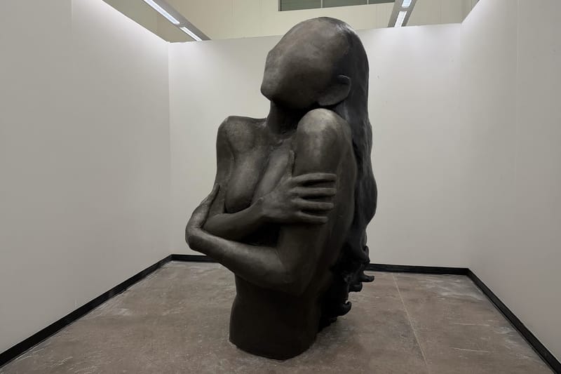 Drake lässt gigantische 2,70-Meter-Skulptur von Sade bei Künstlerin Rebecca Maria anfertigen