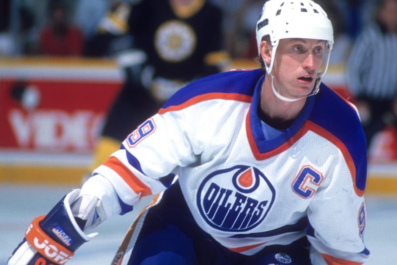 Wayne Gretzkys Oilers-Trikot aus dem Stanley-Cup-Finale 1988 bricht Auktionsrekord mit 2,8 Mio. US‑Dollar