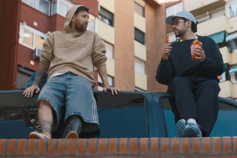 Bad Bunny teased seinen neuen Sneaker im adidas-WM-Film