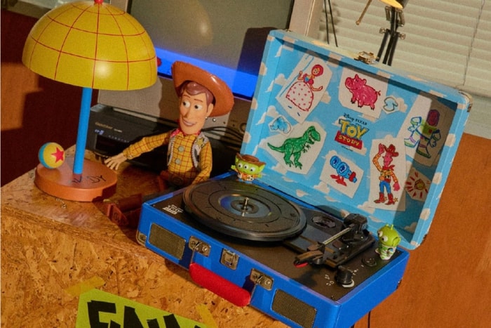 It’s a speaker and a bedside toy box too! Hide your childhood memories in this Toy Story vinyl turntable, the hand-drawn characters are too cute