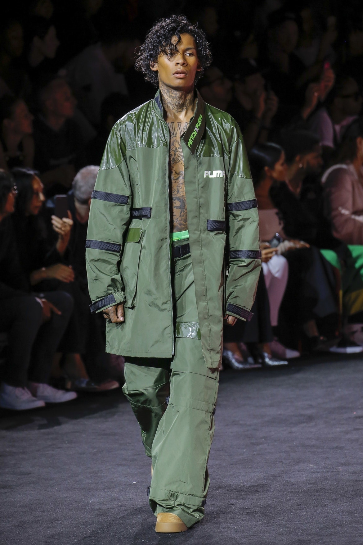 Rihanna Fenty Puma Veste Kaki Fashion Week New York Collection Printemps/Été 2017