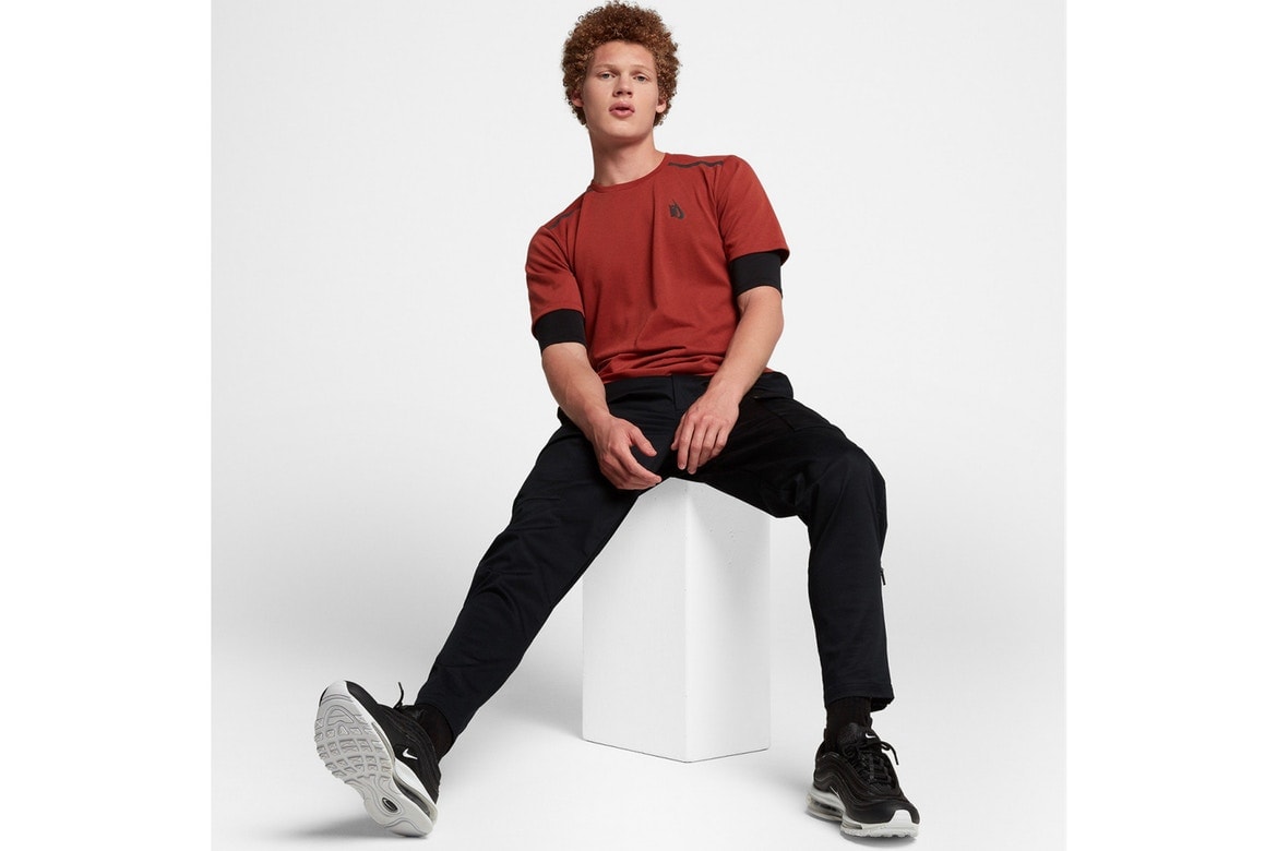 NikeLab Collection Essentials Veste Métallique Logo Jogging Bordeaux
