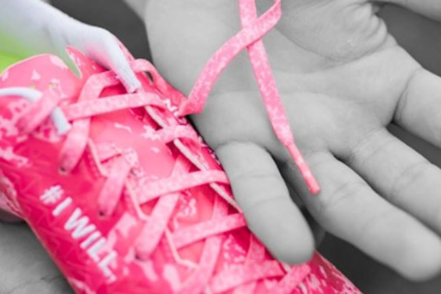 Octobre Rose Lutte Contre Cancer Du Sein Under Armour Crampons Joueurs Football