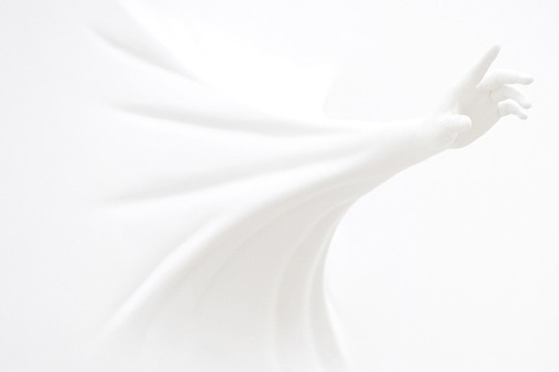 Moving architecture Daniel Arsham exposition biennale Russie