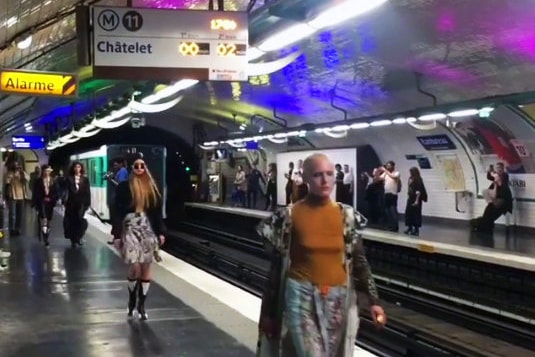 Dumitrascu Défilé Métro Parisien Fashion Week Fashion Show