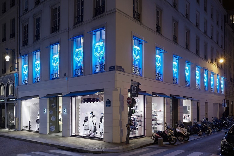 colette Chanel Vitrine Illuminée Karl Lagerfeld