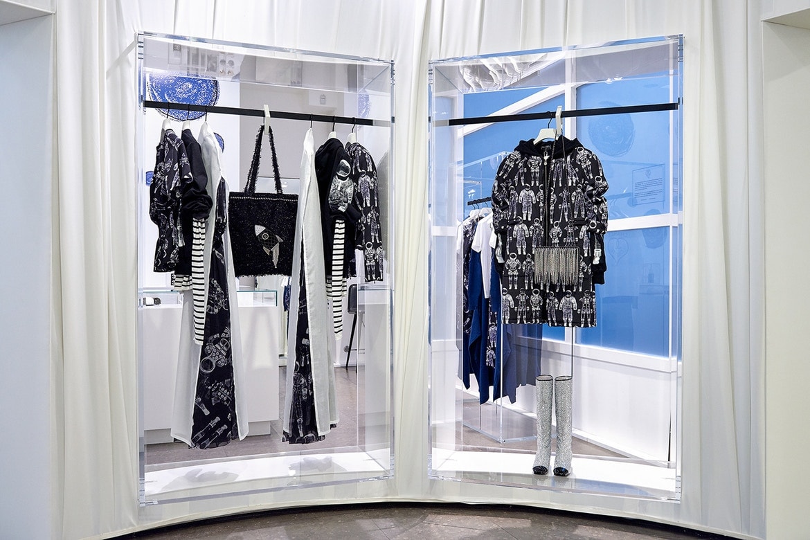 colette Chanel Vitrine Illuminée Karl Lagerfeld