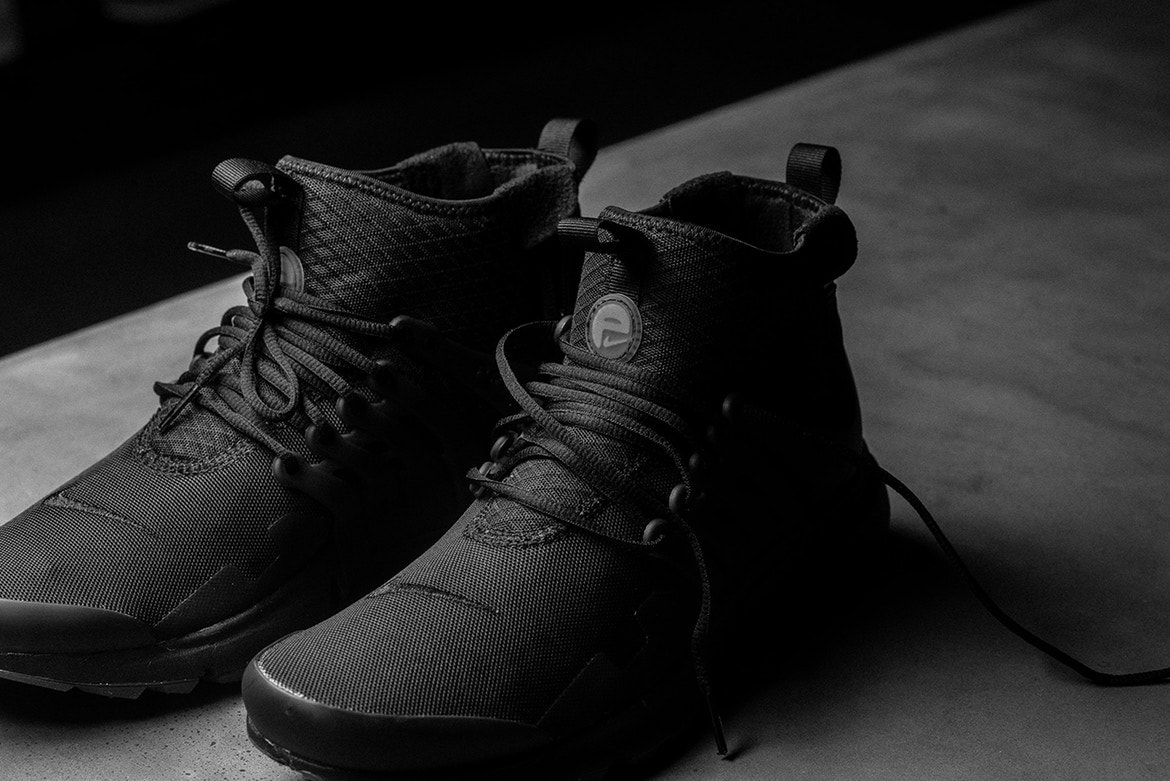 Nike Air Presto Mid Utility Triple Black Gros Plan Détails Sneaker Politics