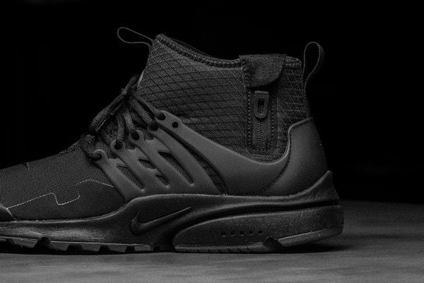 Nike Air Presto Mid Utility Triple Black Gros Plan Détails Sneaker Politics