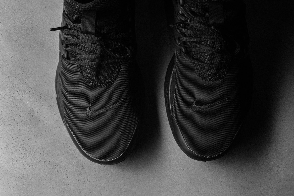Nike Air Presto Mid Utility Triple Black Gros Plan Détails Sneaker Politics