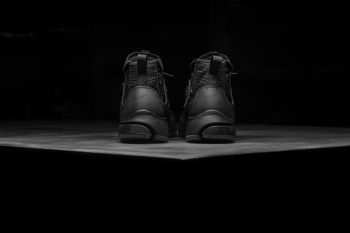 Nike Air Presto Mid Utility Triple Black Gros Plan Détails Sneaker Politics
