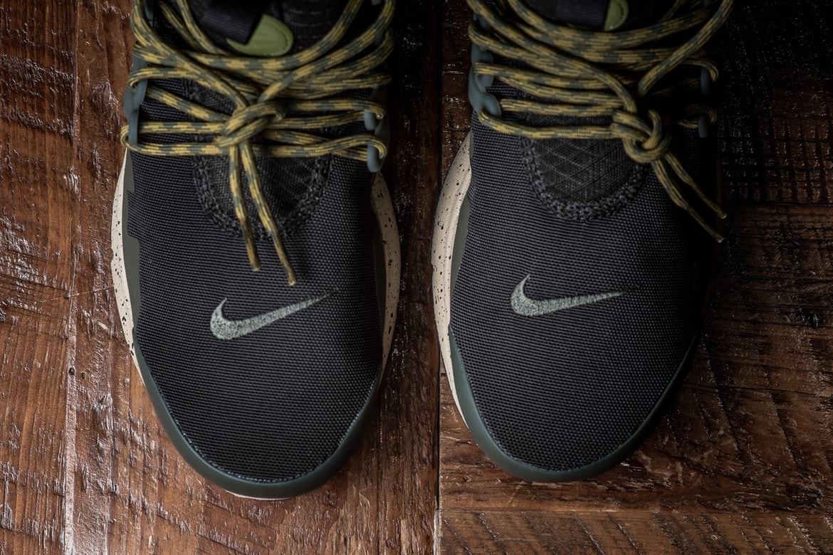 Nike Air Presto Mid Utility Velvet Brown / Cargo Khaki Gros Plan Détails Sneaker Politics