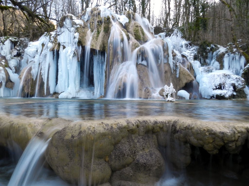 La Cascades Des Tufs Jura France Visite