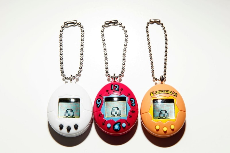 Tamagotchi Réédition Vingtième Anniversaire Blanc Rouge Orange