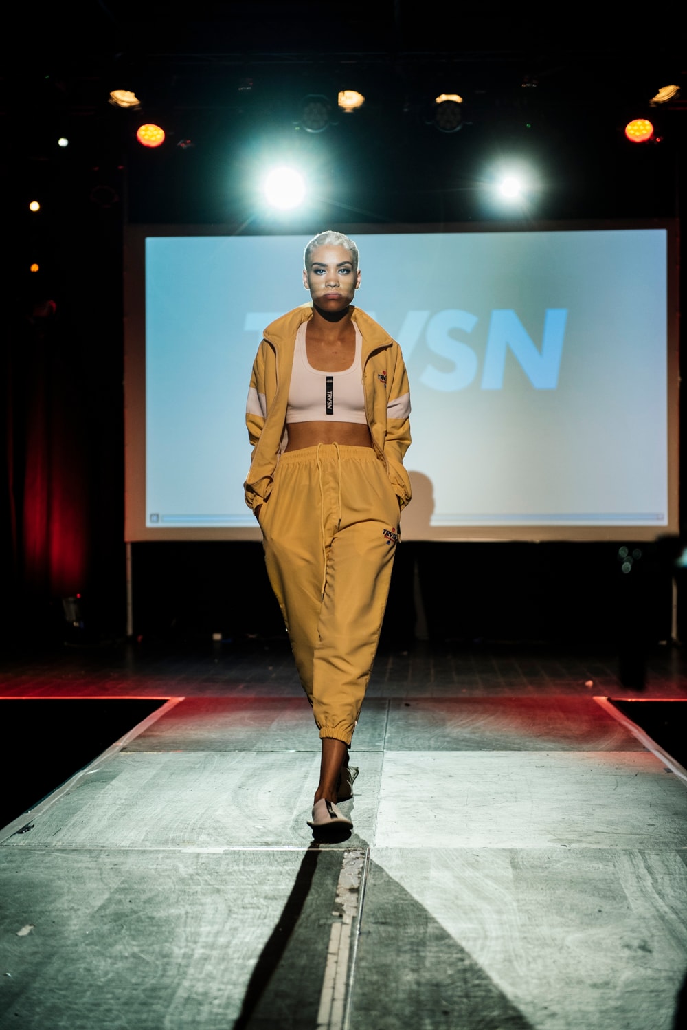 TRUE VISION Défilé Fashion Week Paris Pan Piper Gilet Jaune Paul Mougeot