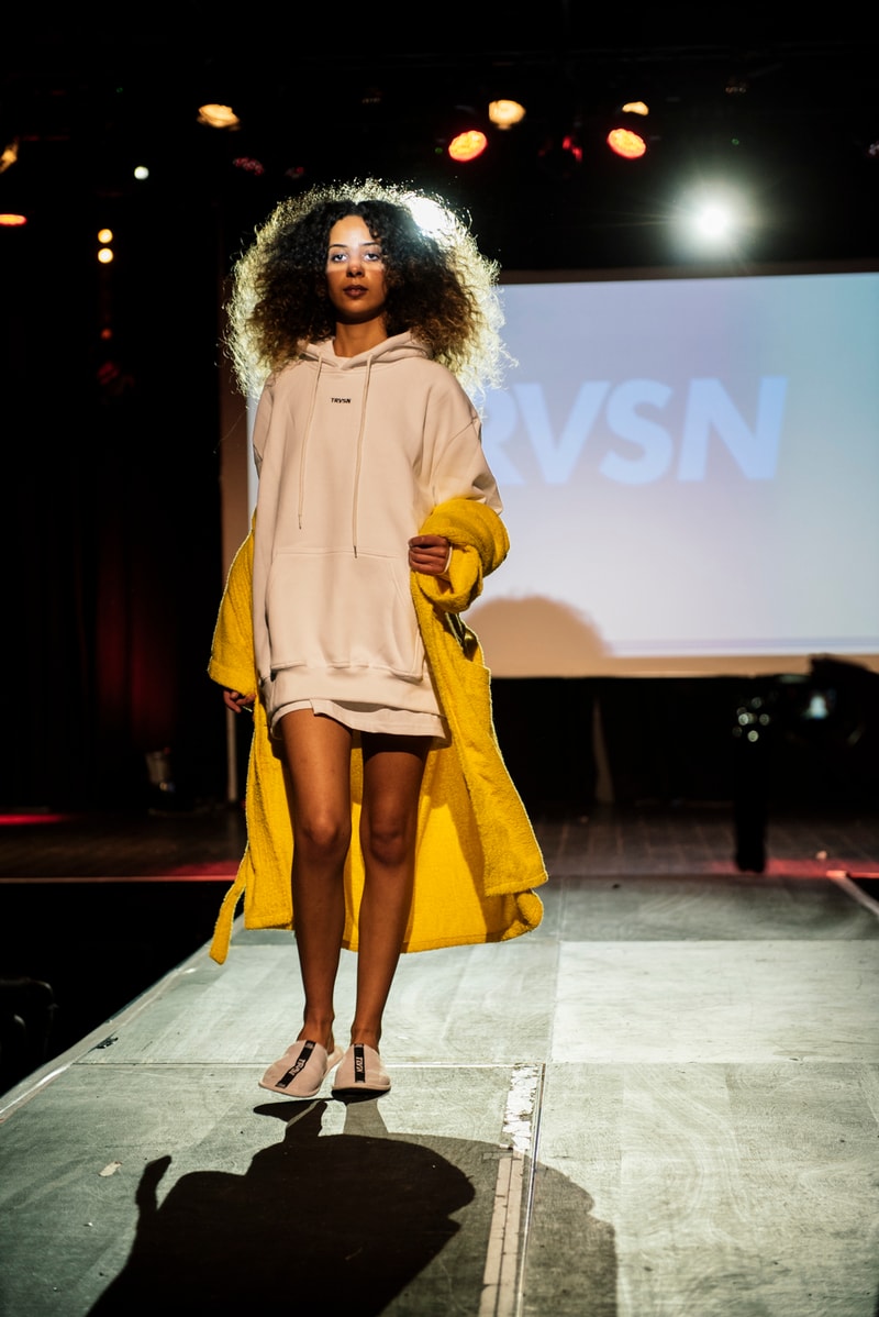 TRUE VISION Défilé Fashion Week Paris Pan Piper Gilet Jaune Paul Mougeot