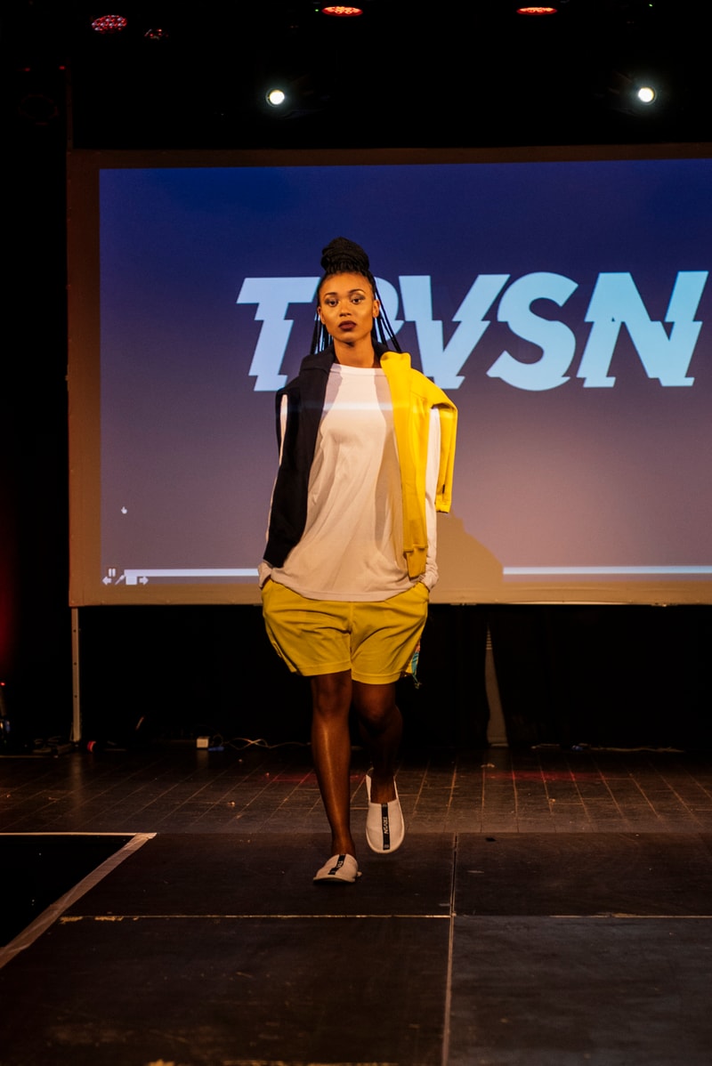 TRUE VISION Défilé Fashion Week Paris Pan Piper Gilet Jaune Paul Mougeot