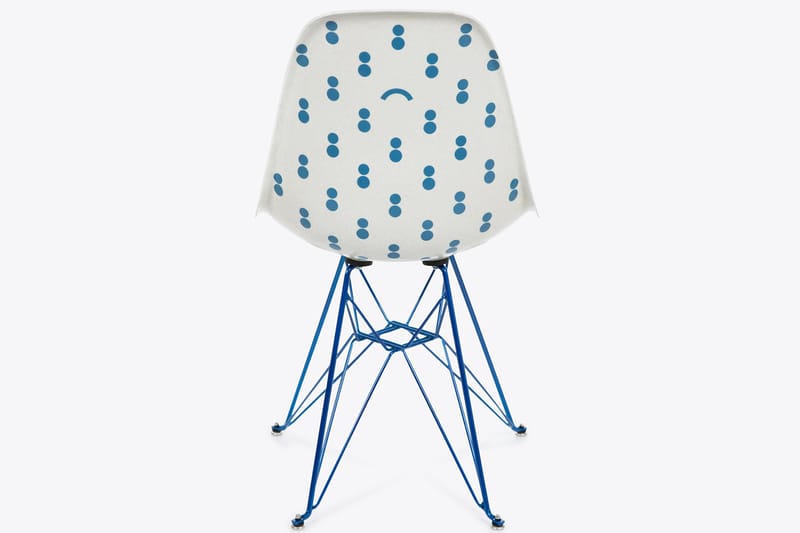 colette et Blackrainbow Agency Se Posent Sur Une Chaise Modernica