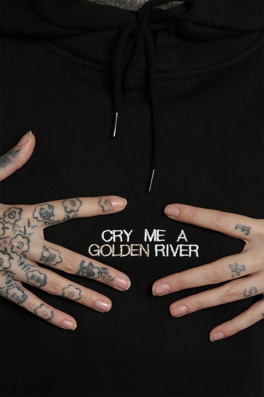 Hoodie Encré. Broderie Cry Me A River Noir