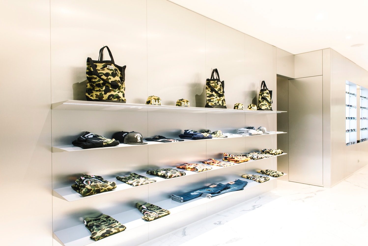 BAPE A Bathing Ape Boutique Paris Exclusivité Magasin Opening Décembre