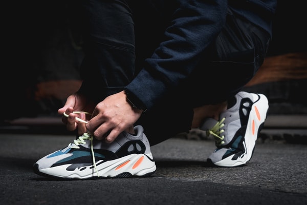 adidas Originals YEEZY BOOST 700 "Wave Runner" Aux Pieds Gris Noir Blanc Jaune Orange Bleu Eddie Lee HYPEBEAST