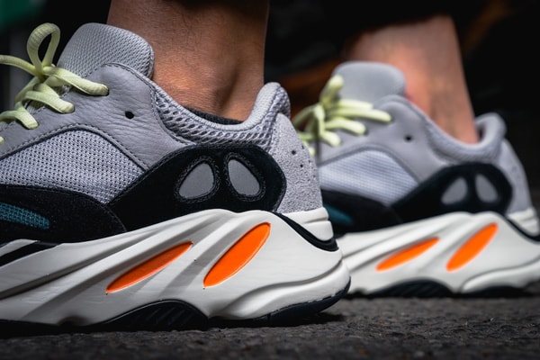 adidas Originals YEEZY BOOST 700 "Wave Runner" Aux Pieds Gris Noir Blanc Jaune Orange Bleu Eddie Lee HYPEBEAST