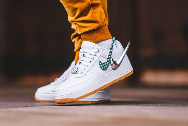 Gros Plan Sur La Air Force 1 De Travis Scott
