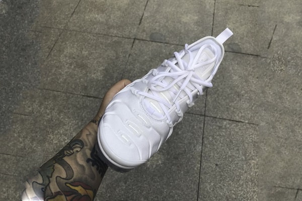 Nike Air Vapormax Plus Coloris Blanc Et Argent