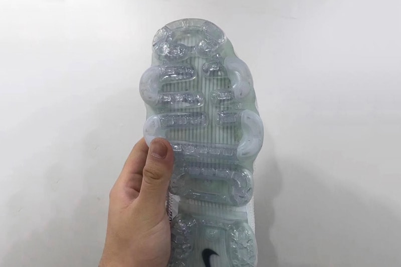 Nike Air VaporMax Blanche Avec Empeigne Flyknit Swoosh Translucide
