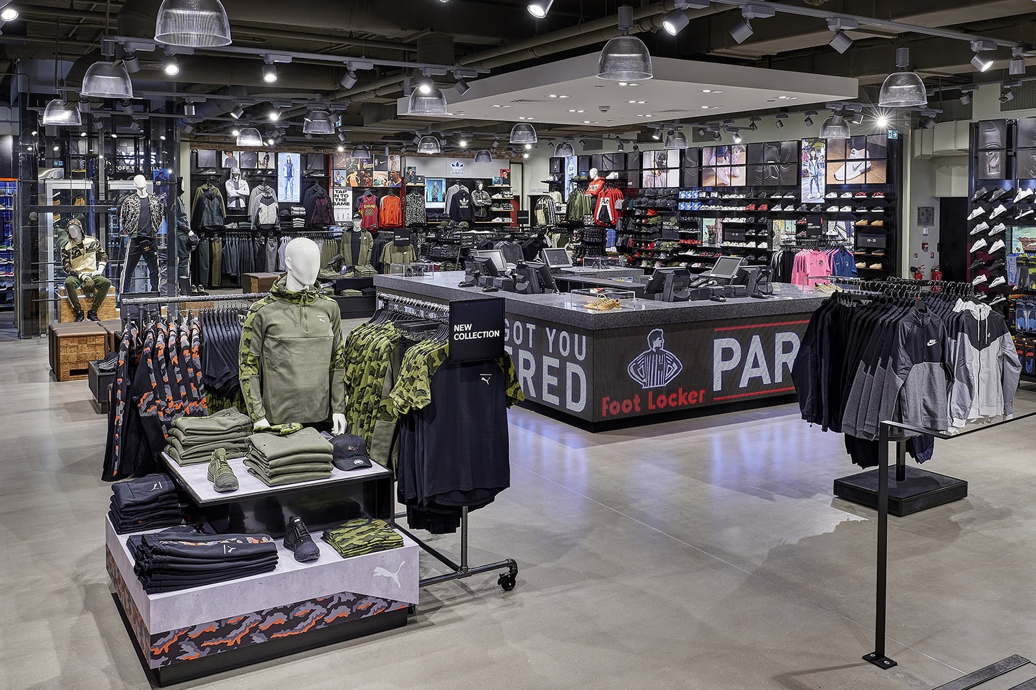 Magasin Foot Locker Paris Champs-Élysées Vitrine