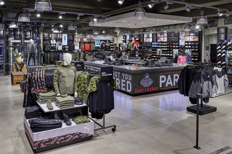 Magasin Foot Locker Paris Champs-Élysées Vitrine