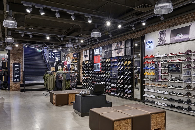 Magasin Foot Locker Paris Champs-Élysées Vitrine