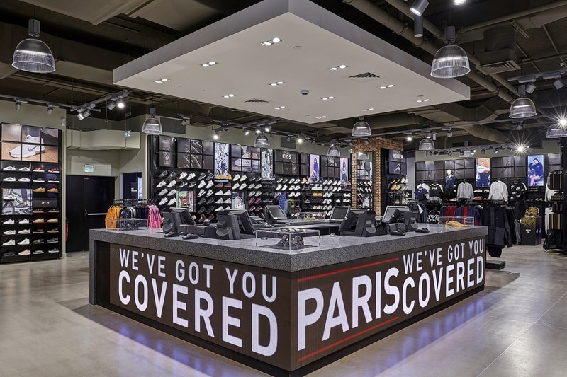 Magasin Foot Locker Paris Champs-Élysées Vitrine