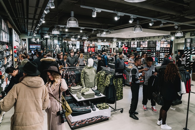 Magasin Foot Locker Paris Champs-Élysées Vitrine