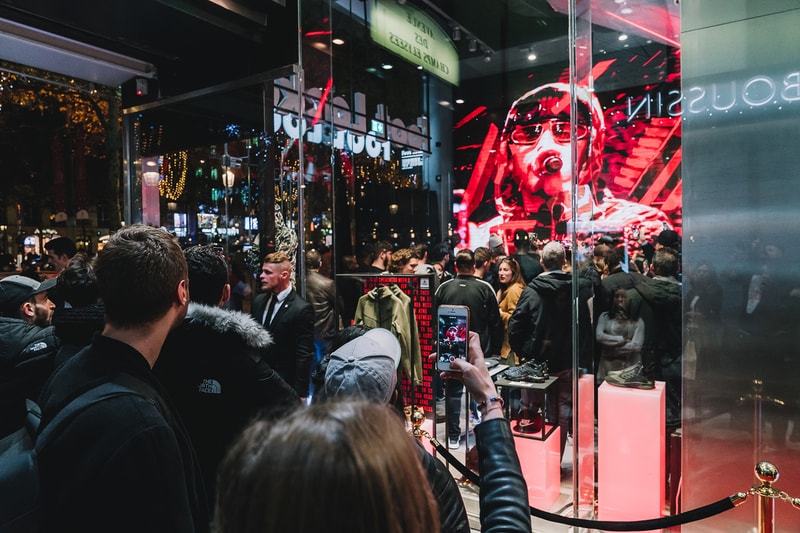 Magasin Foot Locker Paris Champs-Élysées Vitrine