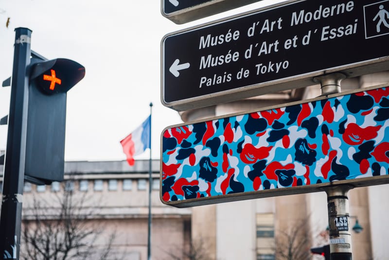 Des Panneaux BAPE Arborent Les Rues De Paris