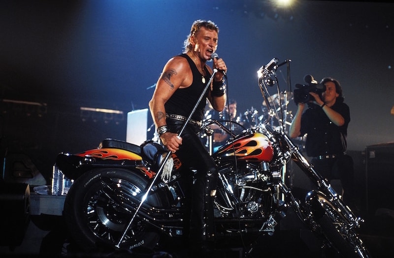 Rétrospective Stylistique Avec 51 Looks De Johnny Hallyday