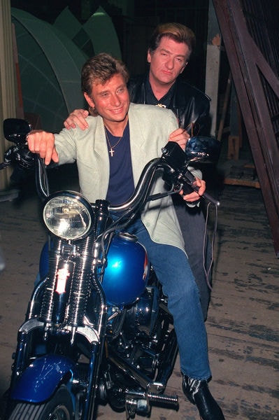 Rétrospective Stylistique Avec 51 Looks De Johnny Hallyday