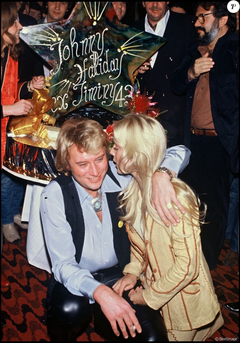Rétrospective Stylistique Avec 51 Looks De Johnny Hallyday
