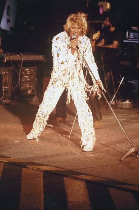 Rétrospective Stylistique Avec 51 Looks De Johnny Hallyday