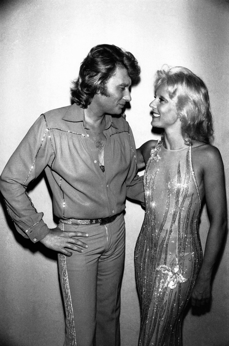 Rétrospective Stylistique Avec 51 Looks De Johnny Hallyday
