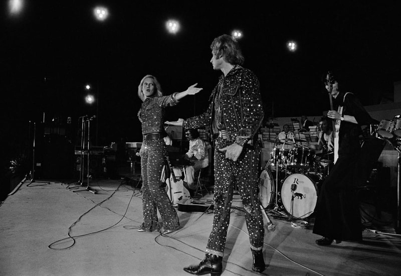 Rétrospective Stylistique Avec 51 Looks De Johnny Hallyday