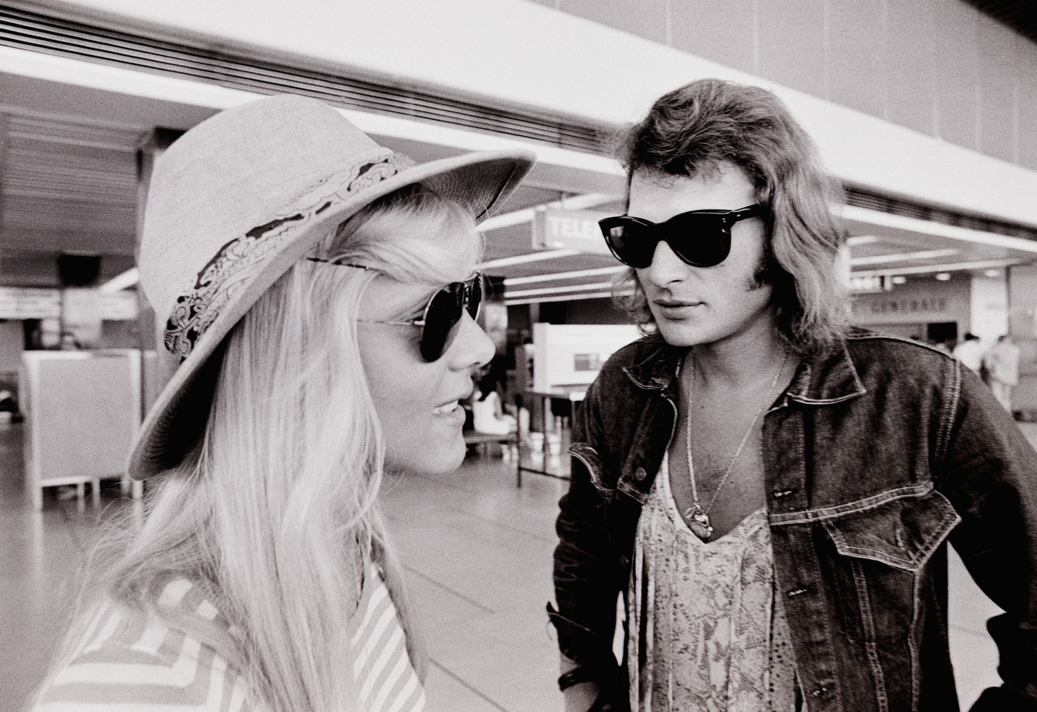 Rétrospective Stylistique Avec 51 Looks De Johnny Hallyday