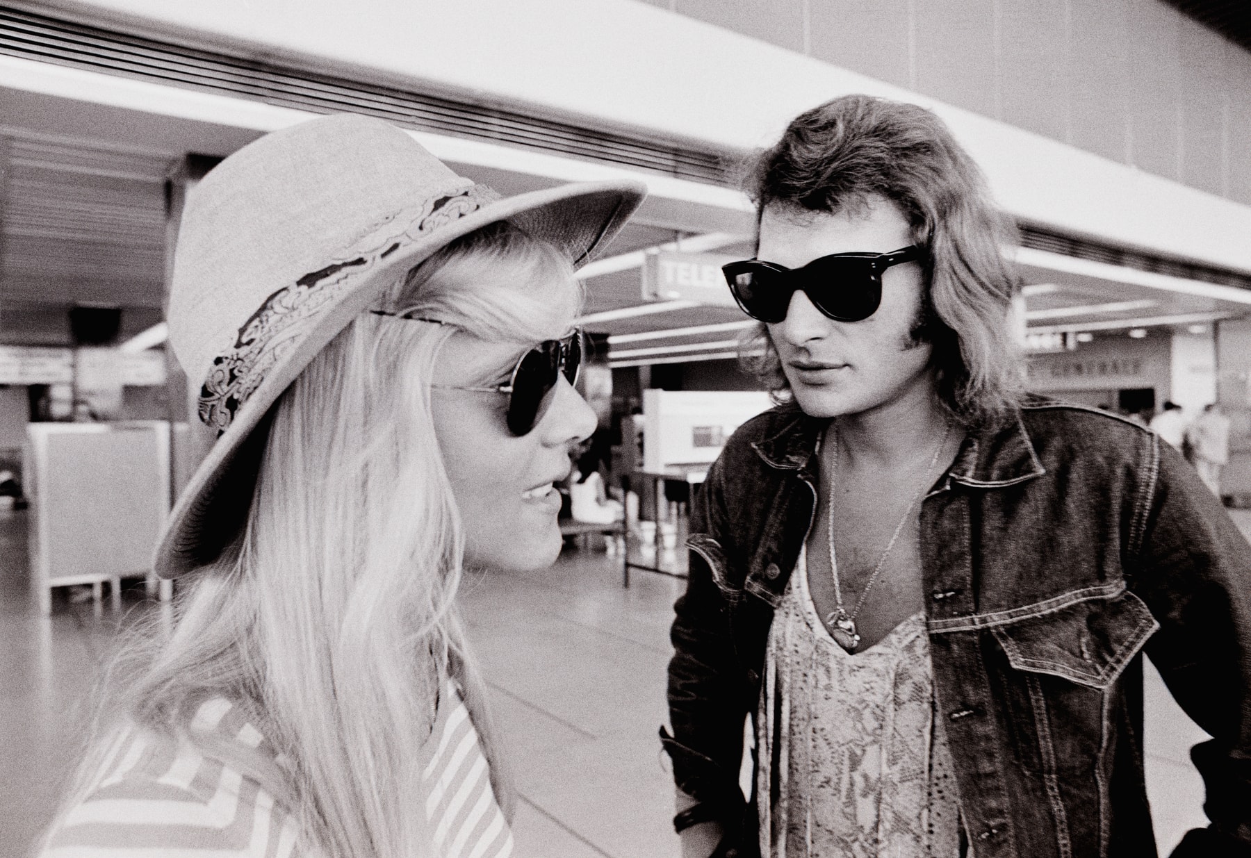 Rétrospective Stylistique Avec 51 Looks De Johnny Hallyday