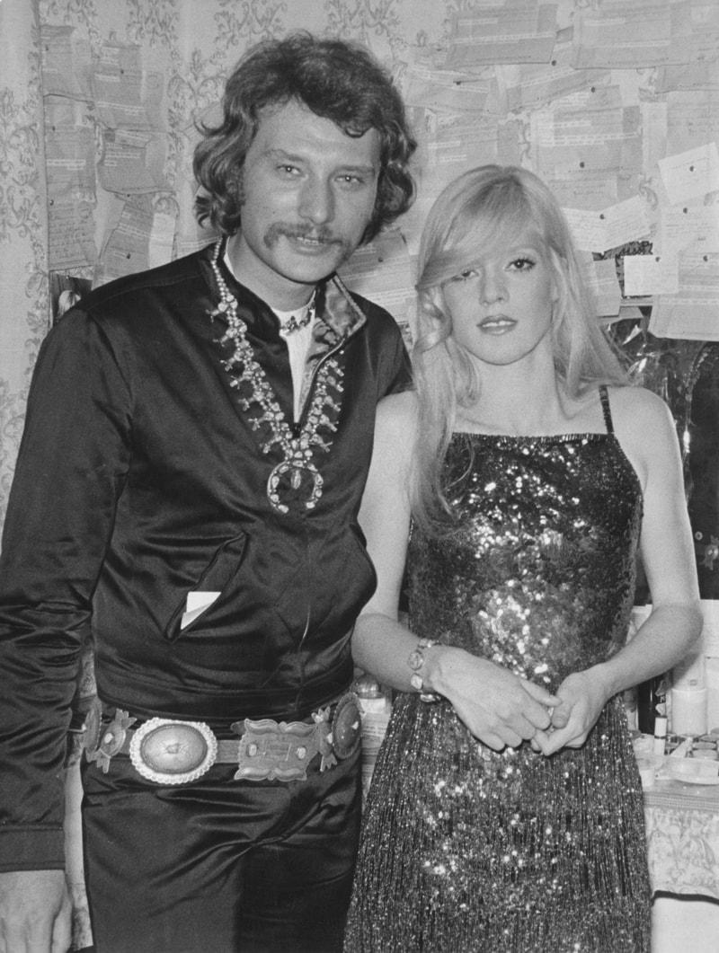Rétrospective Stylistique Avec 51 Looks De Johnny Hallyday