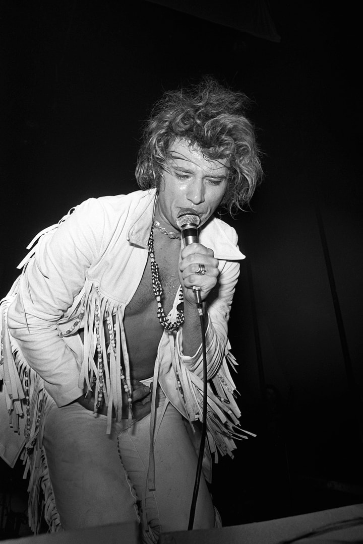 Rétrospective Stylistique Avec 51 Looks De Johnny Hallyday